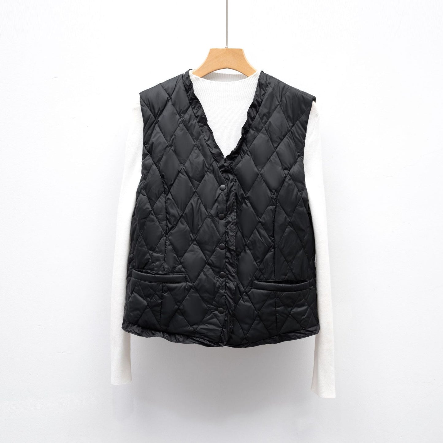 Street-Wave Quilted Vest For Women With Asymmetric Cut And Lightweight Warmth Ideal For Fall And Layering