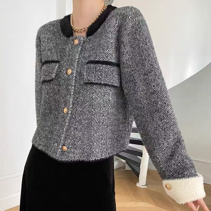 Street-Wave Womens Structured Herringbone Knit Cardigan With Gold Button Details For Modern Fashionable Women
