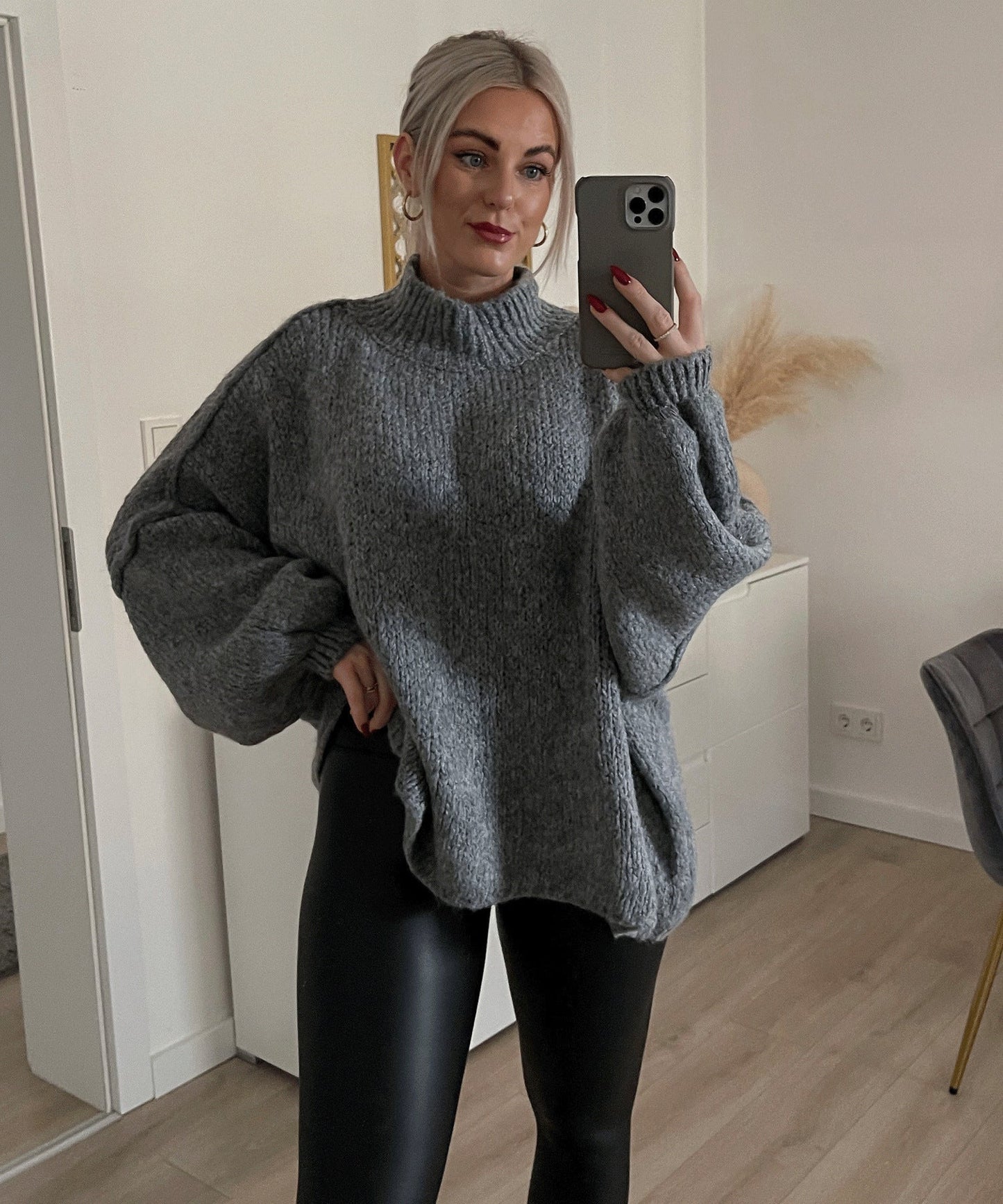 Oversize Pullover for Women Street-Wave Cozy Knit with High Sleeves and Unconventional Cut