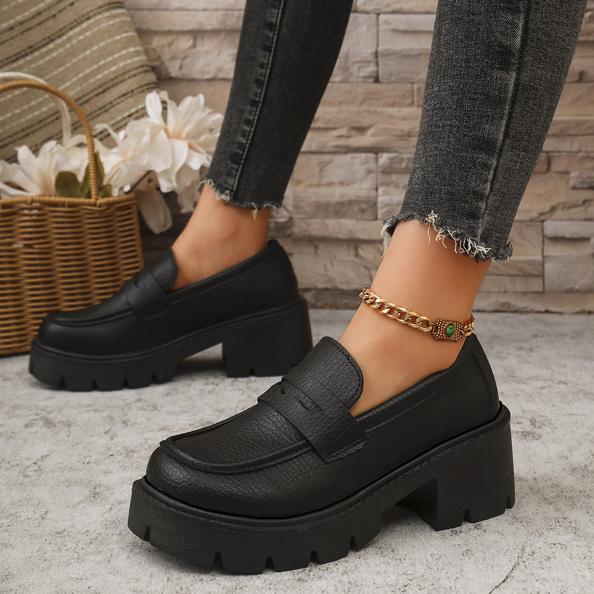 Street-Wave Women Platform Slides With Non-Slip Sole And Cushioned Insole, Chic Casual Footwear