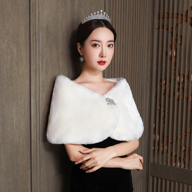 Street-Wave Faux Fur Cape For Women Luxurious Soft Comfort For Formal Occasions Elegant Evenings