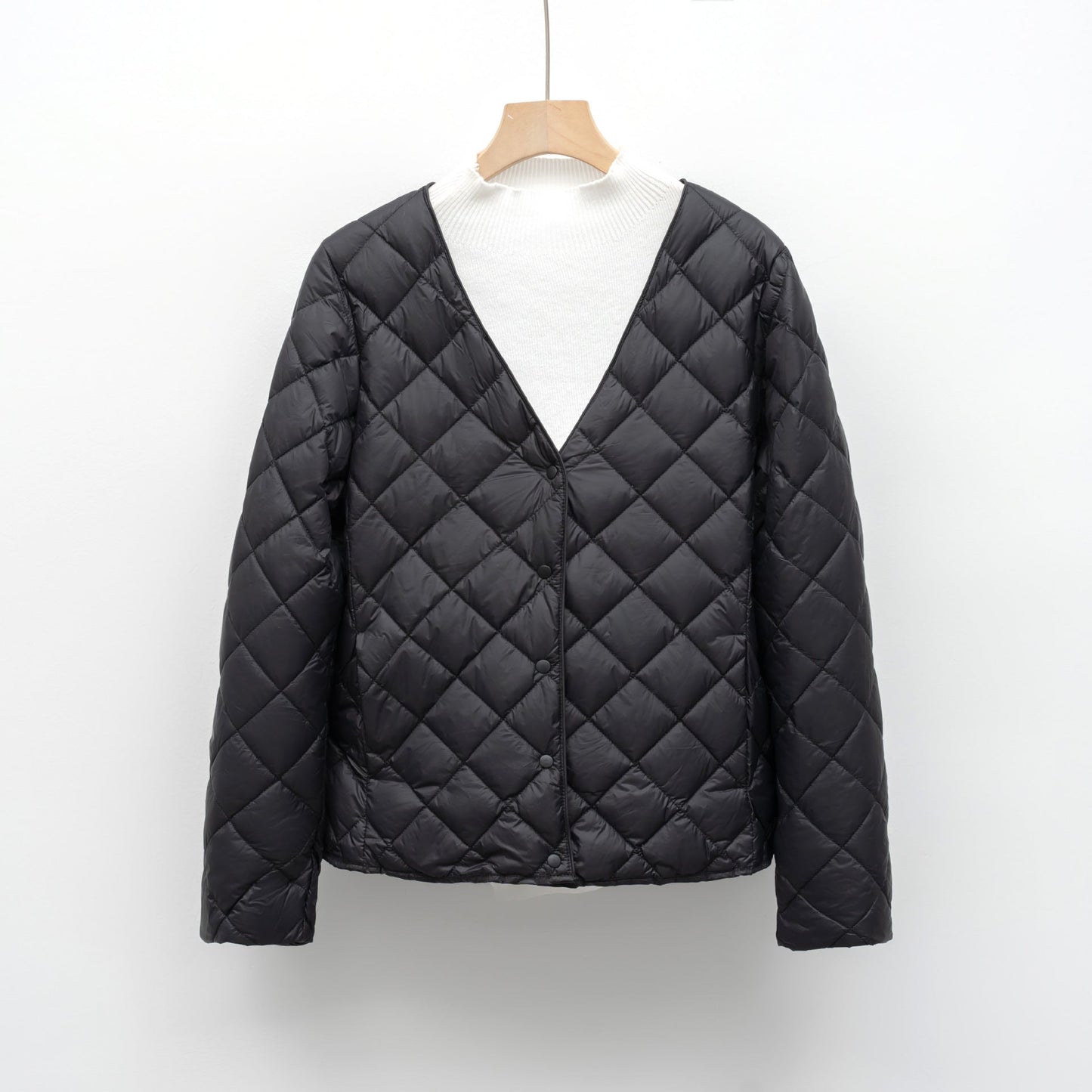 Street-Wave Women's Quilted Transitional Jacket With V-Neck And Button Closure Lightweight Warmth