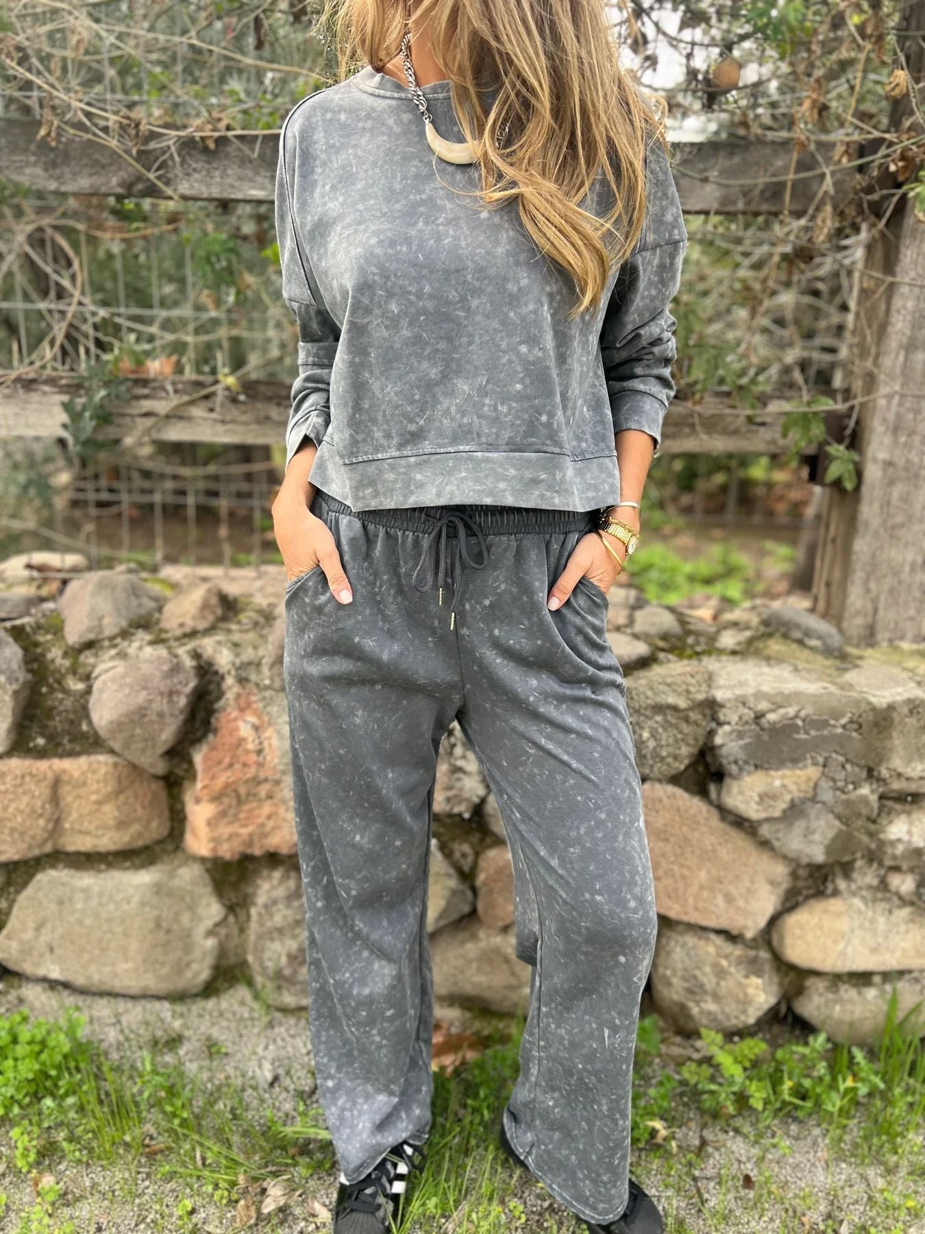 Street-Wave Womens Cozy High-Quality Sweatsuit Set For Casual Lounging And All Day Comfort