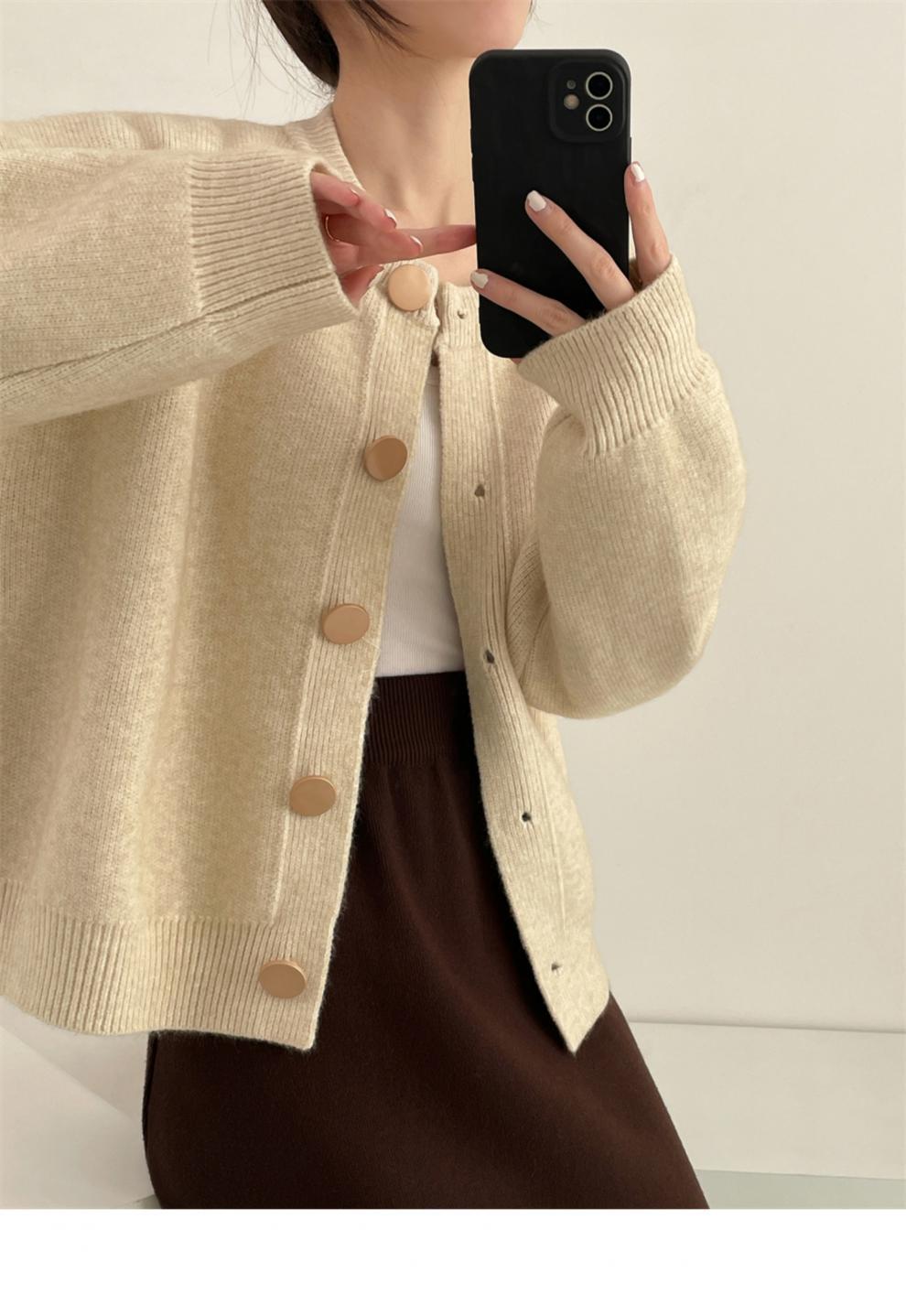 Street-wave Women's Oversized Cardigan With Large Wooden Buttons For Cozy Everyday Style