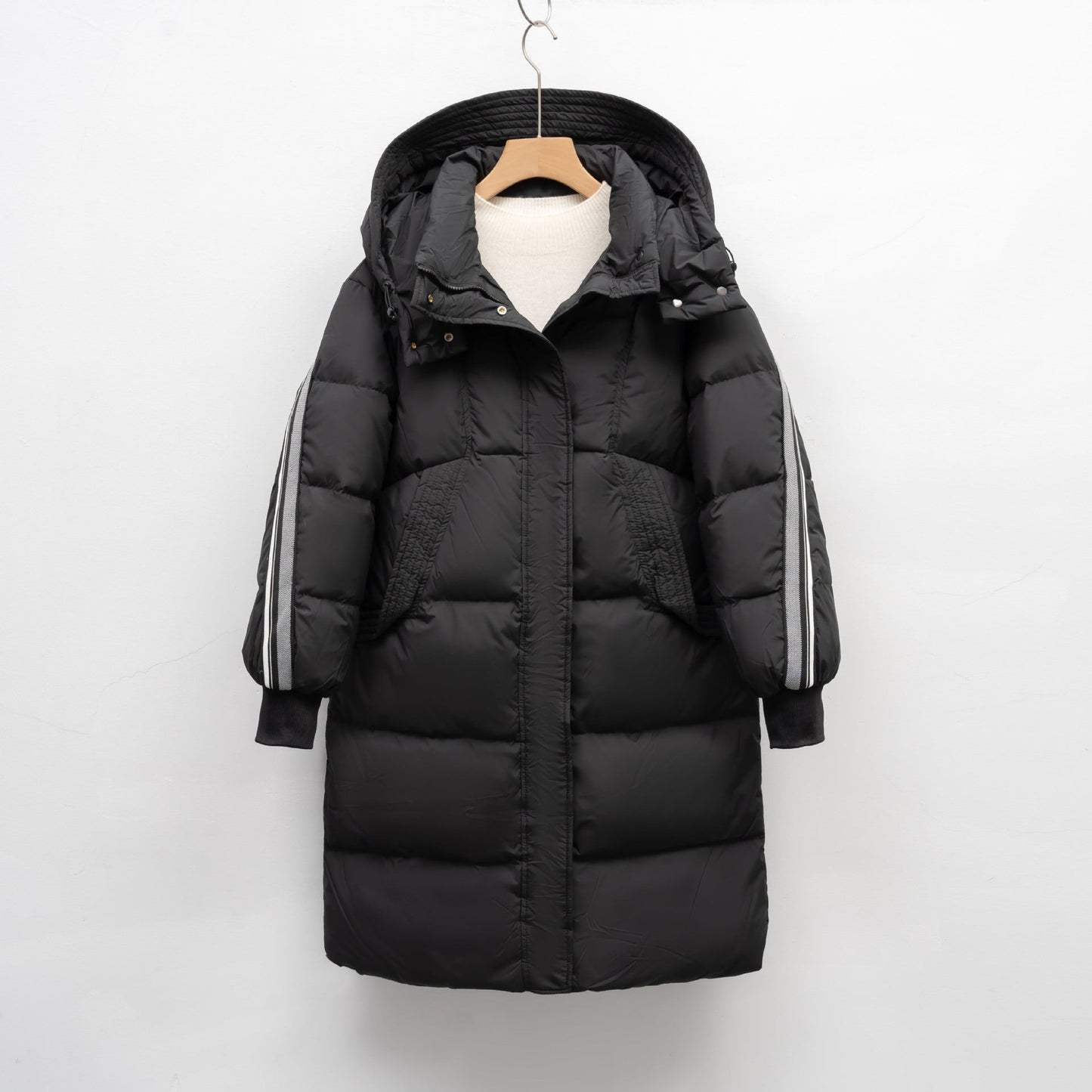 Street-wave Women Insulated Winter Coat With Functional Pockets And Adjustable Hood