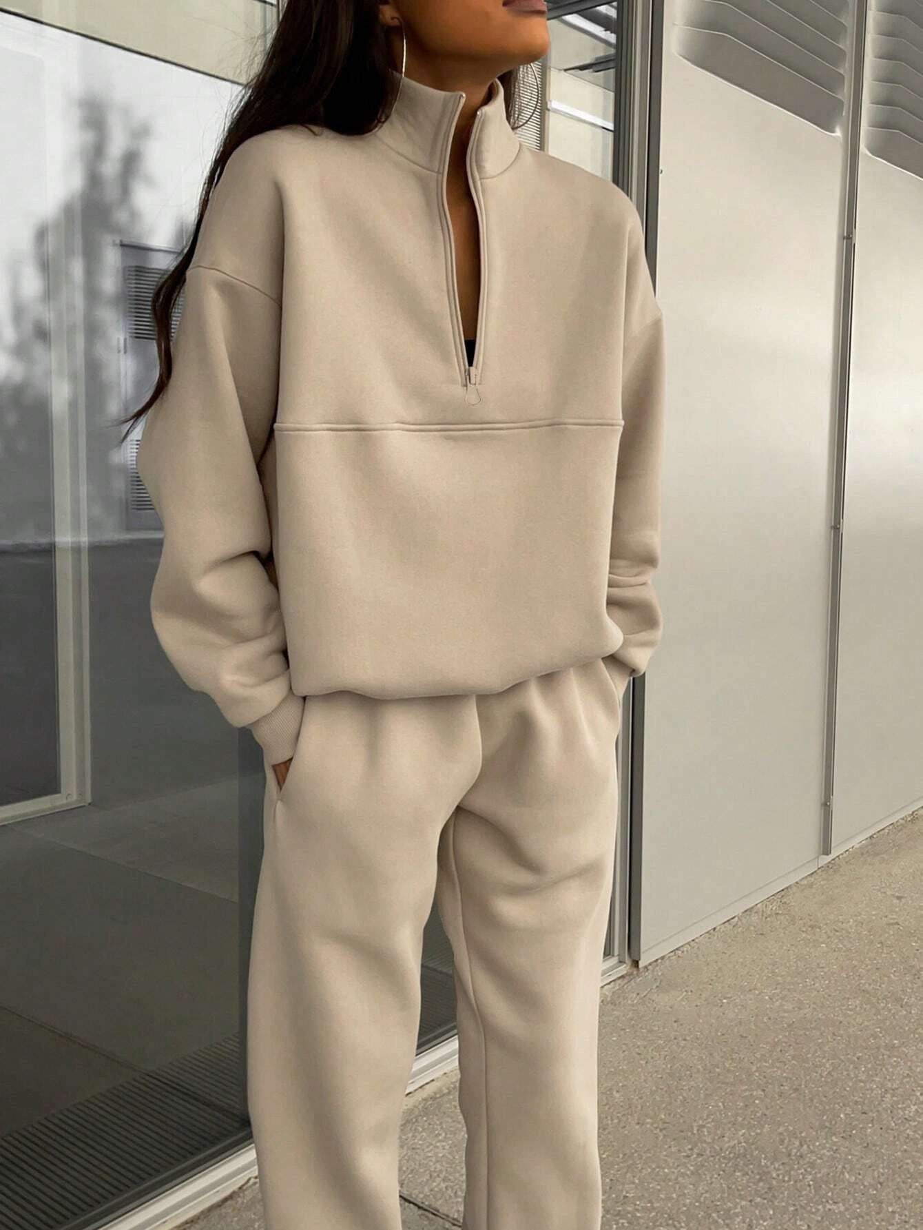 Street-Wave Womens Cozy Sweatshirt And Jogger Set For Comfortable Everyday Lounge Wear