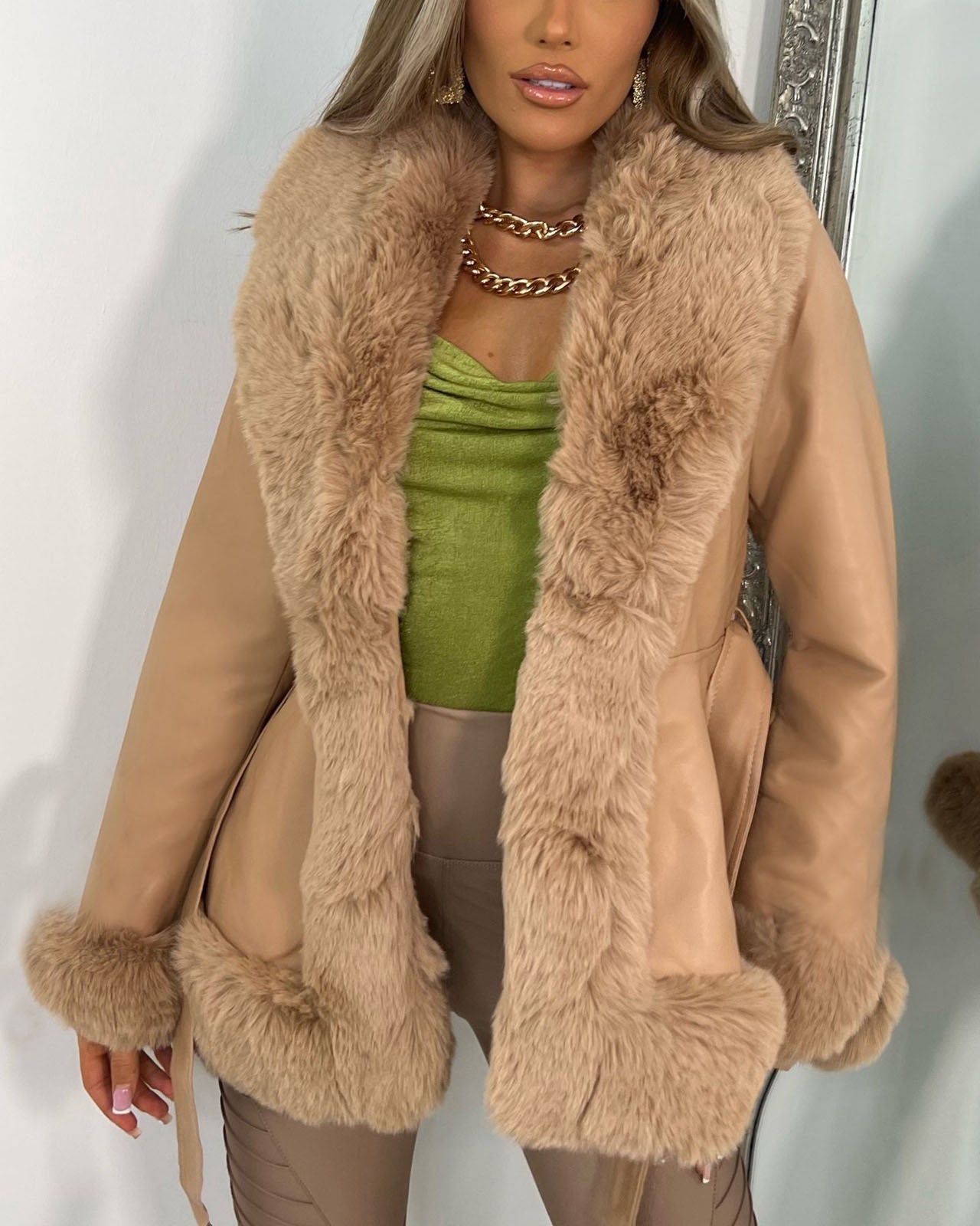 Street-Wave Tailored PU Leather Jacket With Luxurious Fur Collar And Waist Lace For Women