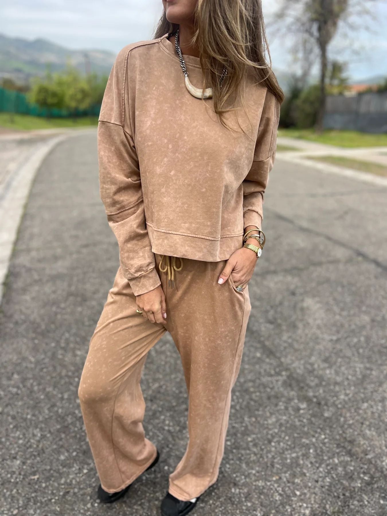 Street-Wave Womens Cozy High-Quality Sweatsuit Set For Casual Lounging And All Day Comfort