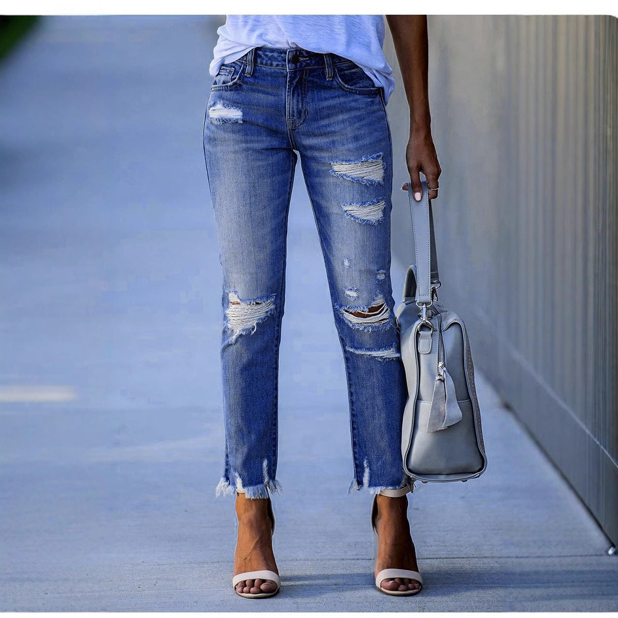 Street-Wave Women Ripped Jeans High Rise Vintage Denim With Frayed Hem For Trendy Fashion-Forward Women