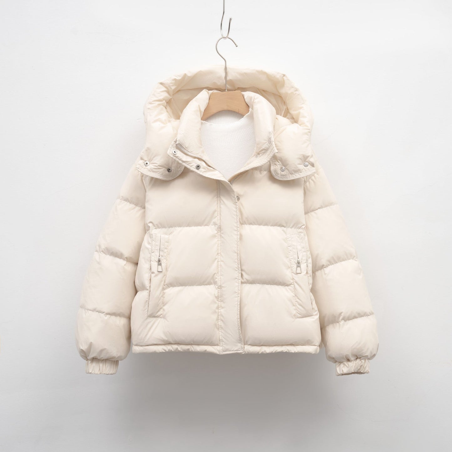 Street-Wave Womens Puffer Jacket With Detachable Hood And Voluminous Fit For City Winter Comfort