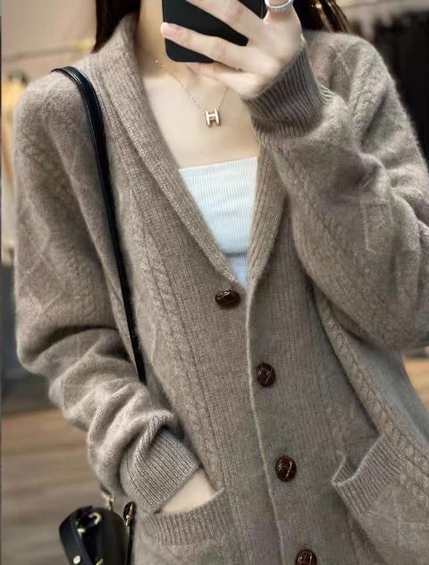 Street-wave Women Knit Cardigan With Elegant Textured Structure And Large Wooden Buttons For Everyday Wear
