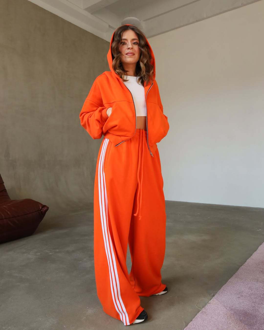 Street-Wave Women Sport Lounge Set Cropped Zip Hoodie Wide Leg Joggers Trendy Athleisure for Leisure and Fitness