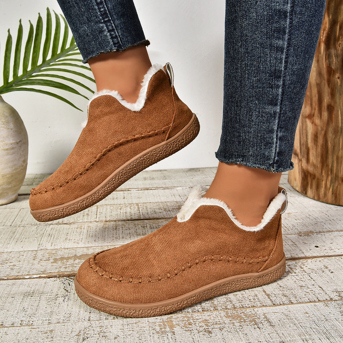 Streetwave Womens Clog Shoes With Cozy Fur Lining And Non Slip Sole For Everyday Comfort