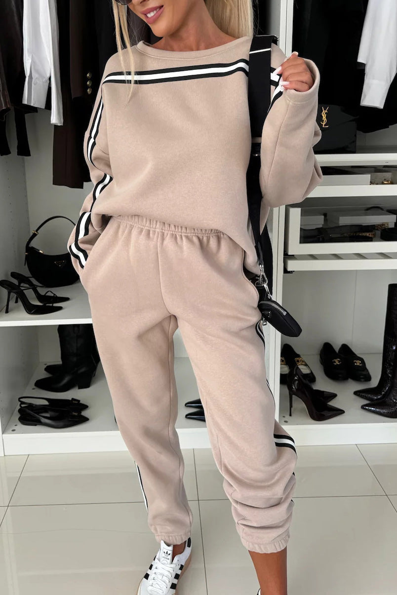 Street-Wave Vibes Womens Two-Piece Sweatset With Cozy Long Sleeve Sweatshirt And Elastic Joggers