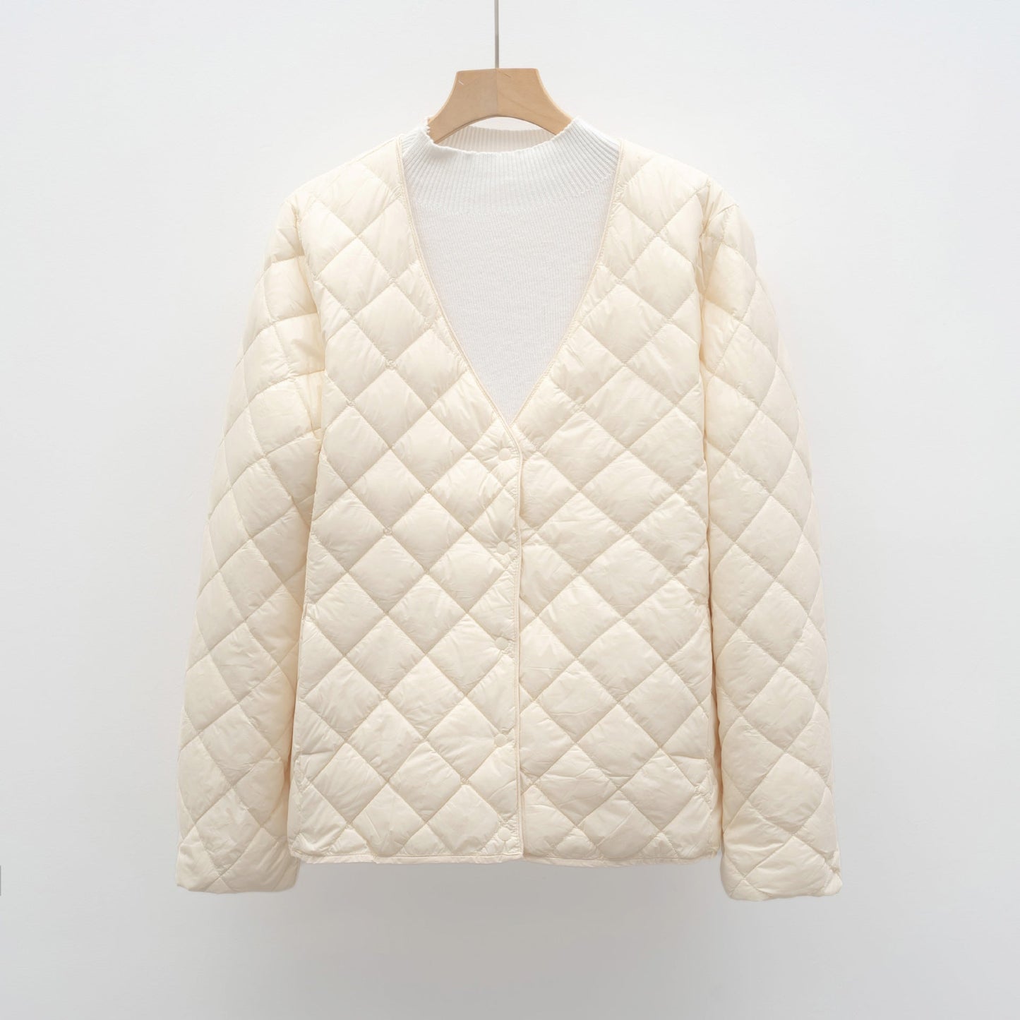 Street-Wave Women's Quilted Transitional Jacket With V-Neck And Button Closure Lightweight Warmth