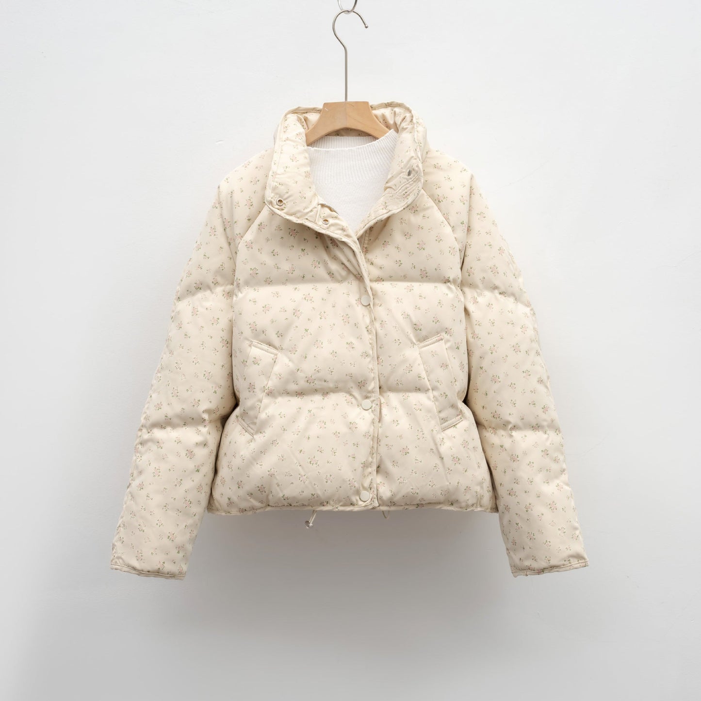 Street Wave Womens Voluminous Quilted Puffer Jacket With Floral Design And Practical Pockets