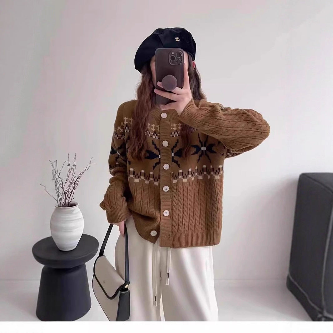 Street-wave Womens Knit Cardigan With Traditional Pattern And Large Buttons For Cozy Classic Style