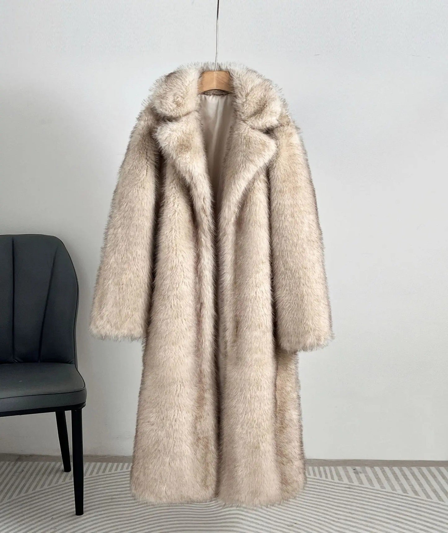 Street-wave Women's Faux Fur Coat With Large Pockets For Cold Weather Luxe Long Winter Outerwear