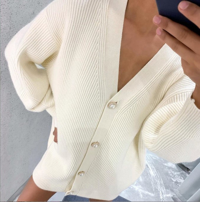 Street-Wave Women's Oversized Knit Cardigan With Deep V-Neck And Elegant Buttons