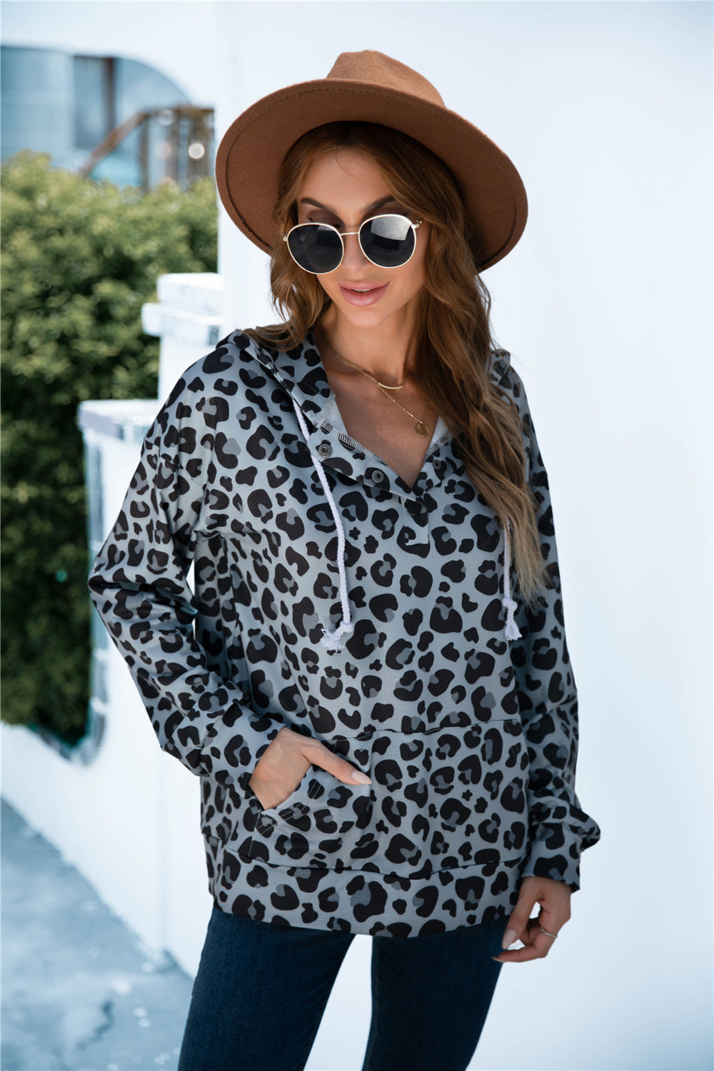 Street-Wave Exclusive Leopard Print Hoodie For Women With Cozy Fit And Breathable Cotton Blend