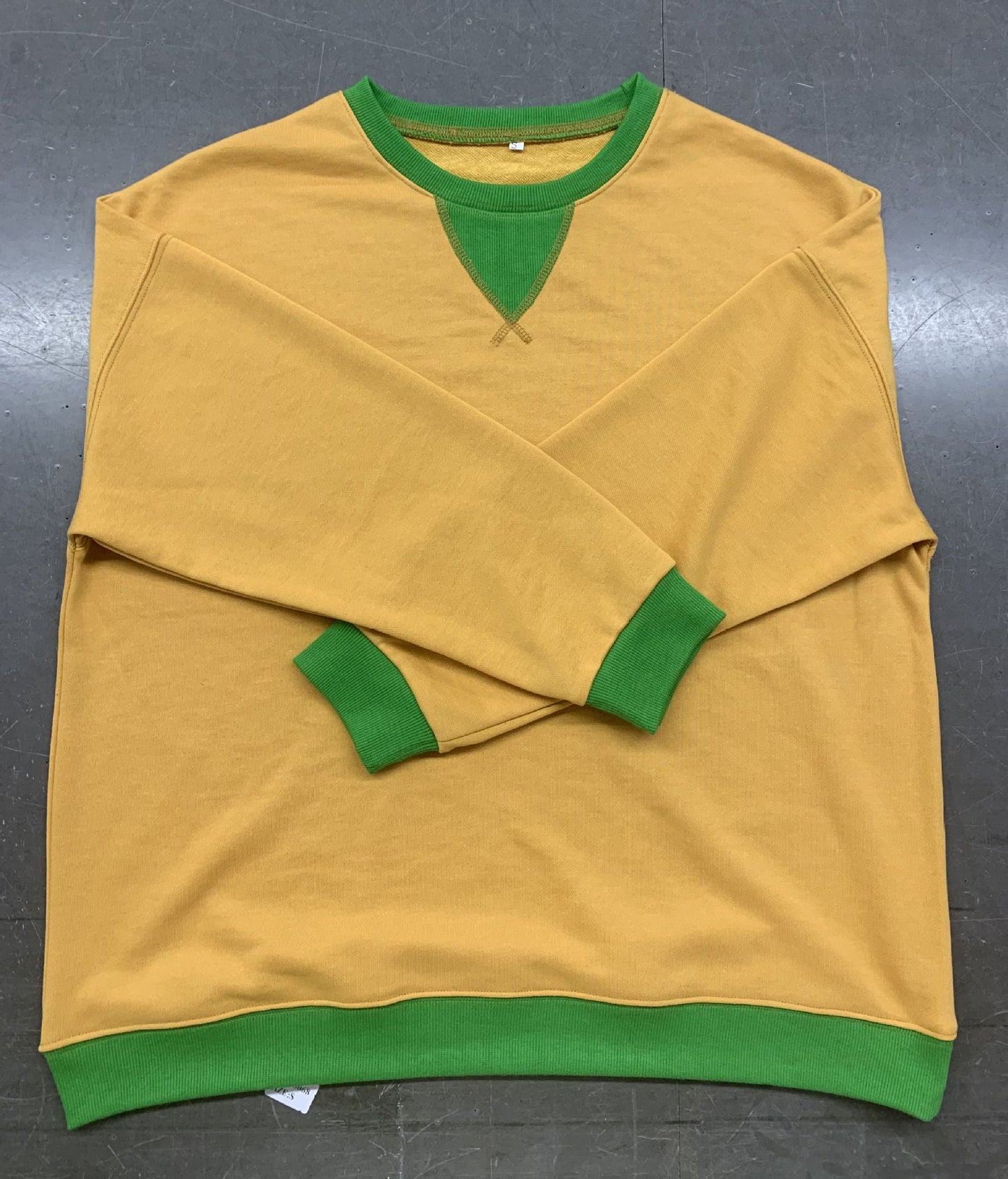 Street-Wave Women's Relaxed V-Neck Sweatshirt With Contrast Trim For Casual Everyday Wear