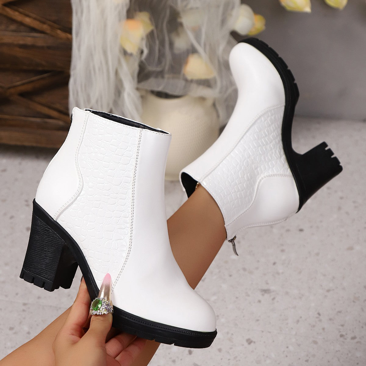 Street-Wave Women's Ankle Boots With Textured Leather Upper And Chunky Block Heel