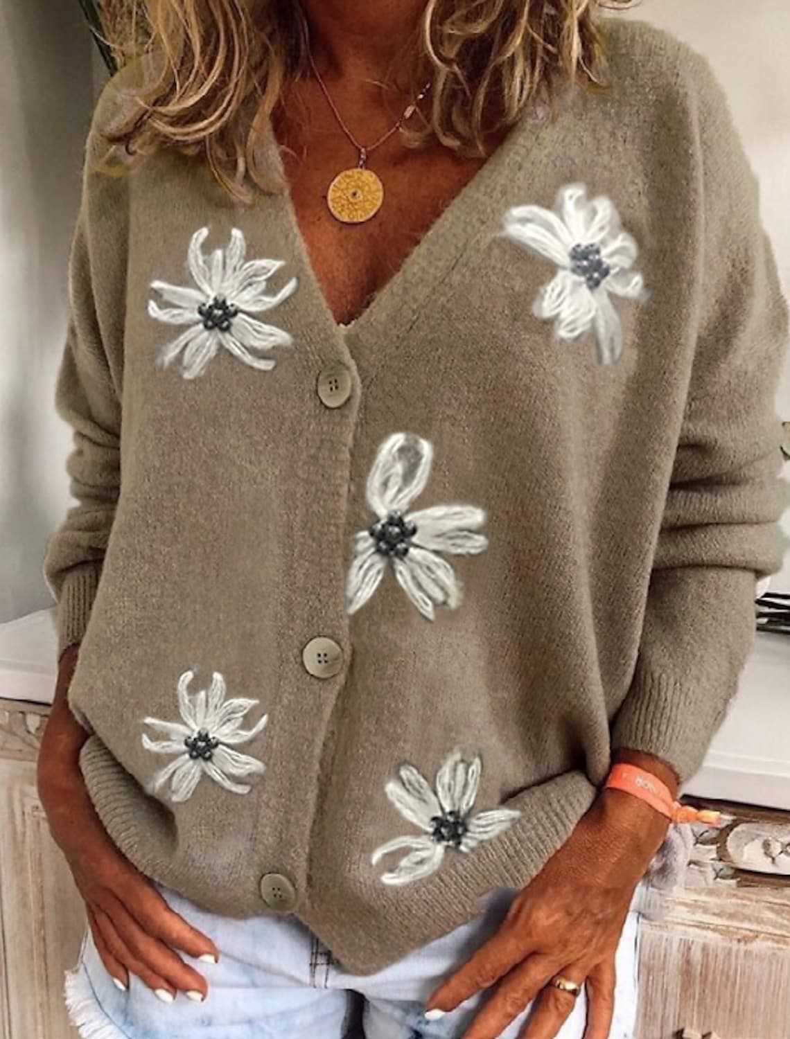 Street-wave Women's Cozy Knit Cardigan With All-Over Floral Pattern And Full Button Front