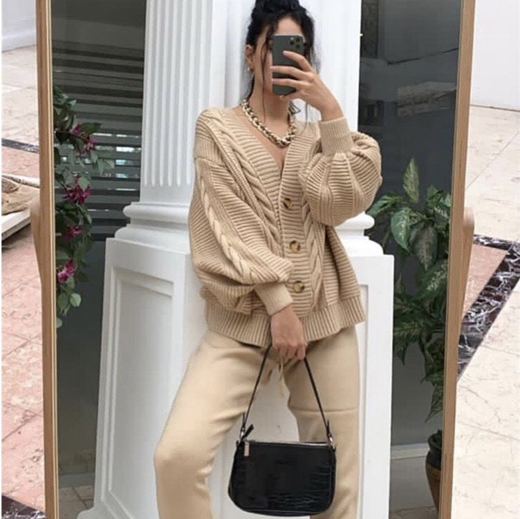 Street-Wave Women's Deep V-Neck Cable Knit Cardigan With Braided Design Soft Cozy Elegance