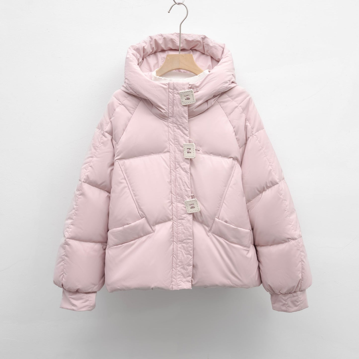 Street-wave Womens Puffer Jacket With Voluminous Design For Cozy Urban Warmth And Style