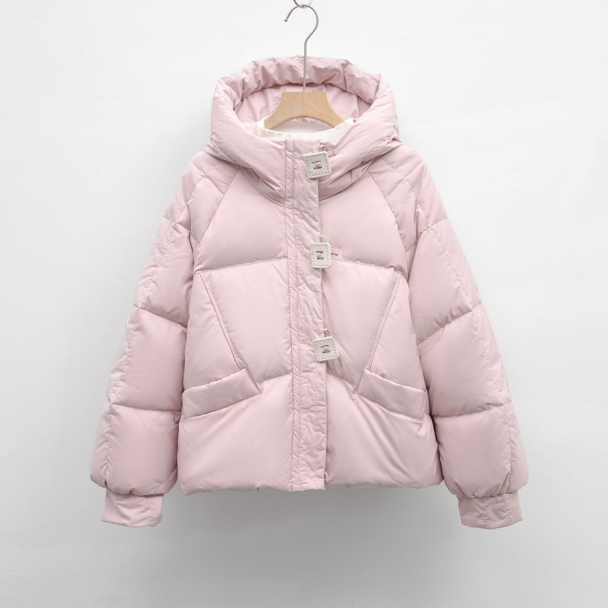 Street-wave Womens Puffer Jacket With Voluminous Design For Cozy Urban Warmth And Style