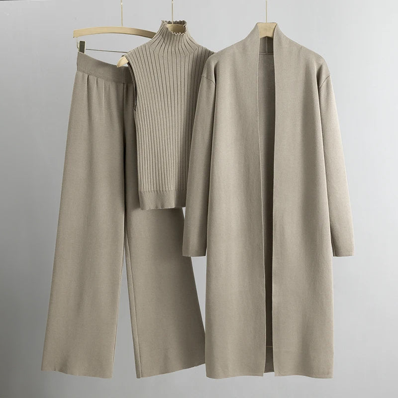 Street-wave Beige Knit Pullover For Women Cozy Chic AllSeason Comfort And Effortless Style