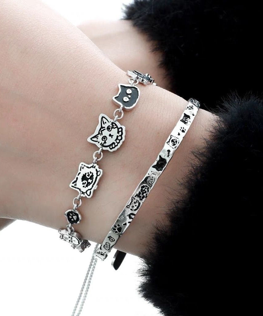 Ensemble de deux bracelets à breloques originaux en soie et cuivre avec graffitis et petits chats - Street-Wave