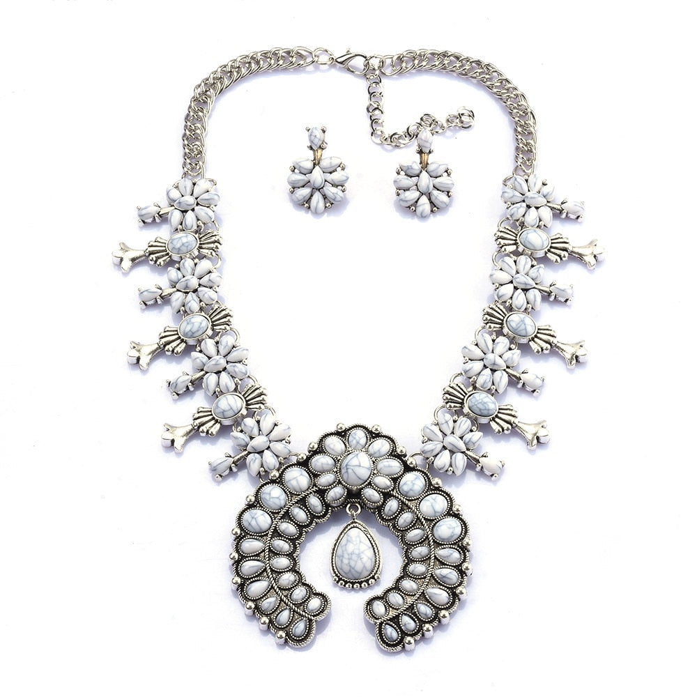 Women's Necklace Set with Turquoise Accents and Floral Design