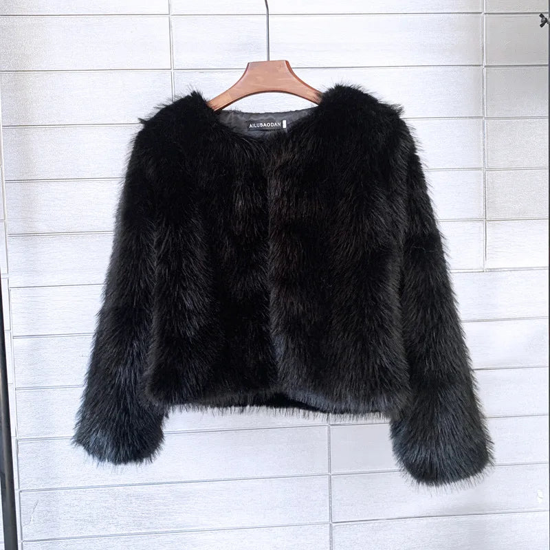 Street-Wave Plush Fur Coat For Women Warm Cozy Glamorous Lamb Fur Lined Luxe Comfort