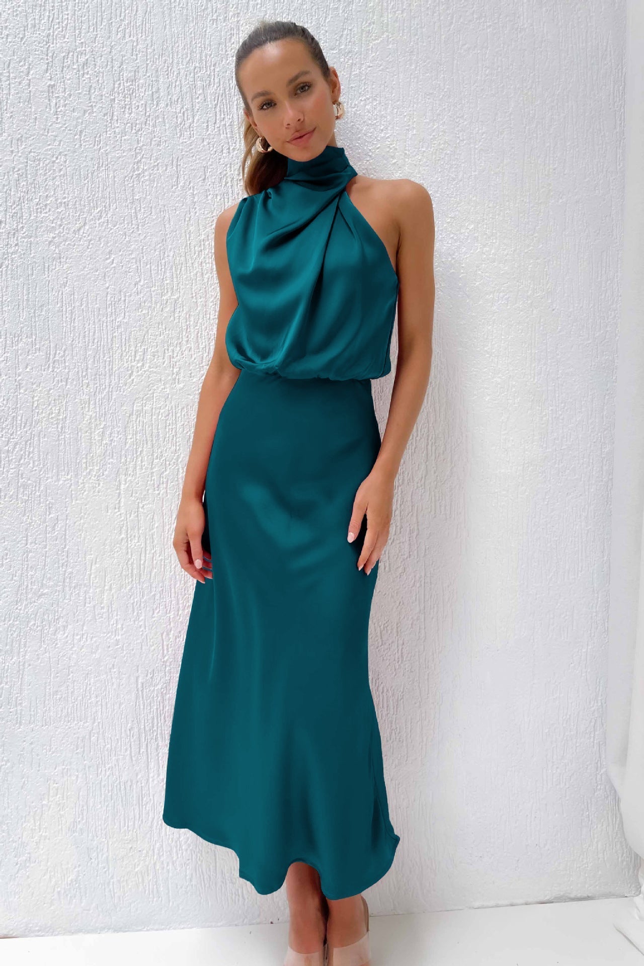 Women's Halter Evening Dress with Open Back and Floor-Length Design