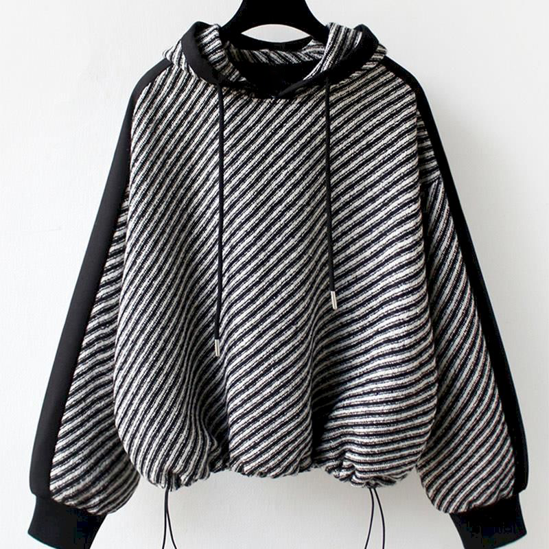 Street-wave Striped Hoodie For Cold Days Cozy Warmth And Urban Style For Fashion Forward Fans