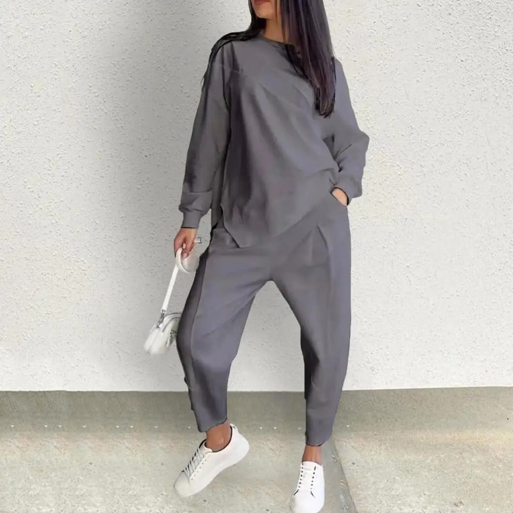 Street-wave White Two-Piece Set For Women With Cozy Sweatshirt Look And Minimalist Comfort