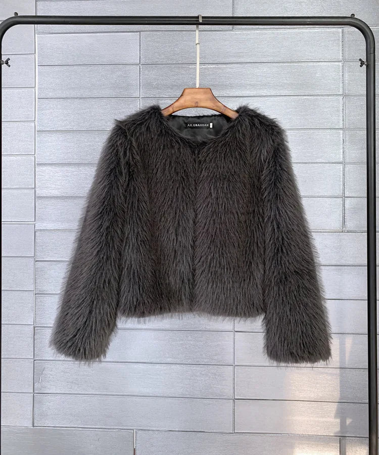Street-Wave Plush Fur Coat For Women Warm Cozy Glamorous Lamb Fur Lined Luxe Comfort