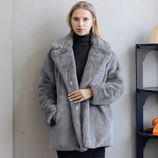 Street Wave White Faux Fur Coat For Women Ultra Soft Warmth And Timeless Style For Modern Streetwear