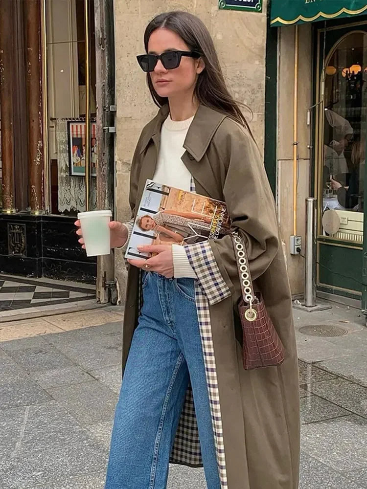 Street-Wave Luxury Plaid Coat for Modern Women Elegant Warmth and Versatility for Autumn