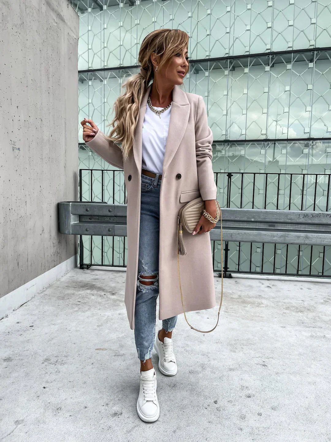 Street-Wave Women's Camel Wool Coat With Cozy Warmth And Elegant Tailoring For Modern Fashion