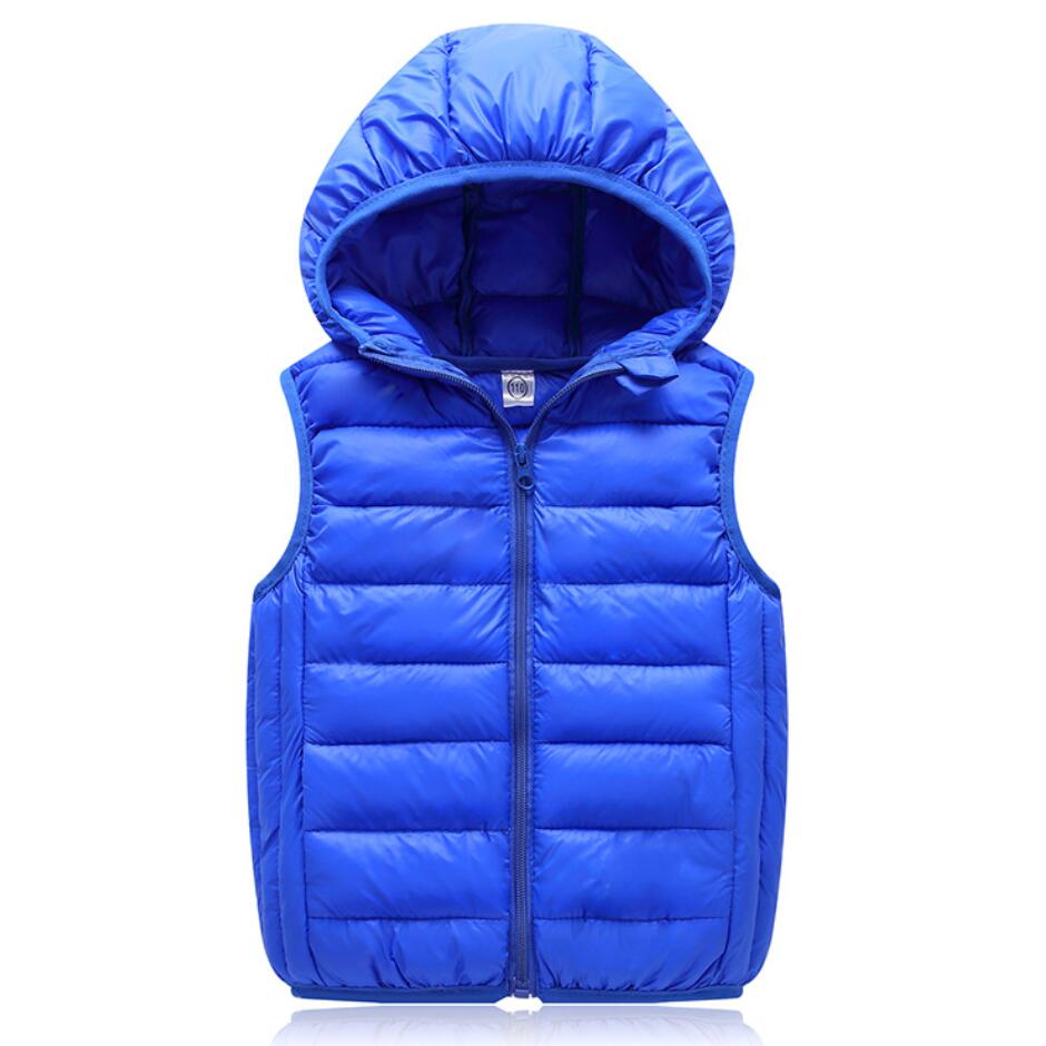 Street-Wave Hooded Puffer Vest for Women Lightweight Warmth Zip Front Cozy Fit for Outdoor Activities