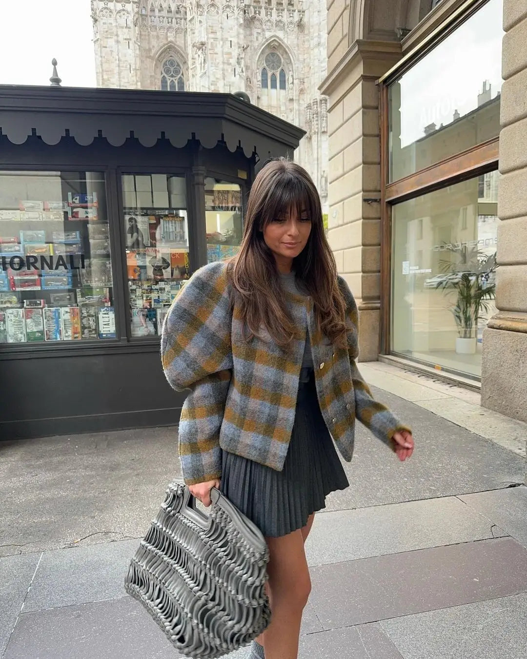 Street-Wave Vintage Plaid Round-Neck Coat For Women Cozy Double-Knit Warmth Timeless Chic