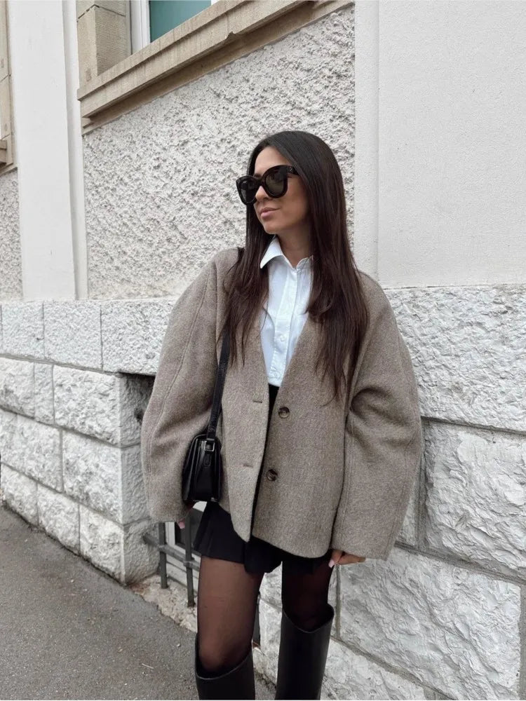Streetwave Designer Blazer Mantel for Women Luxurious Comfort Effortless Chic Everyday Style