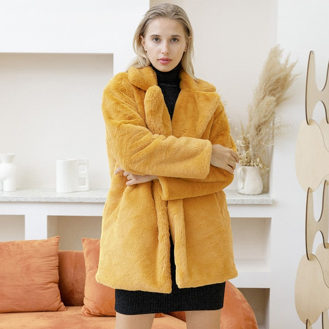 Street-Wave Faux Fur Coat For Women Luxurious Soft Plush Timeless Elegance For Formal Occasions