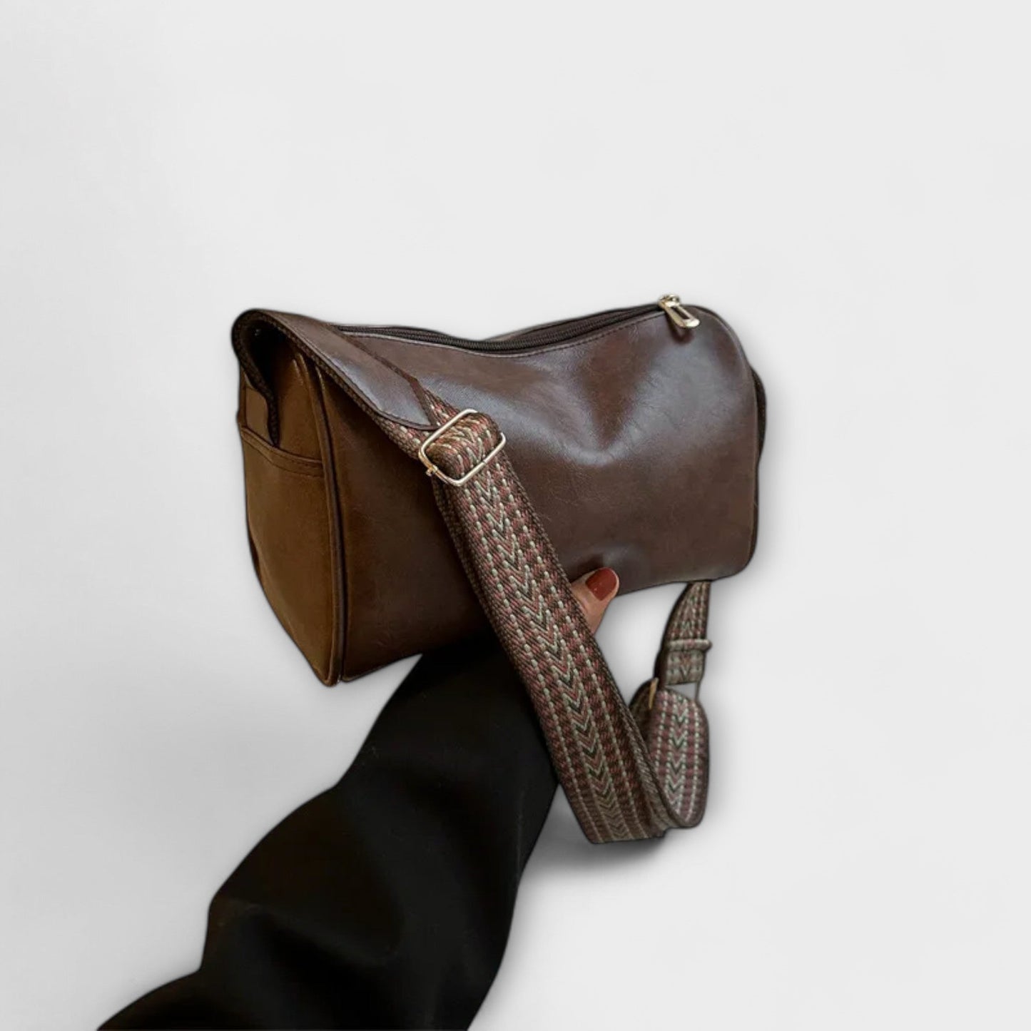 Women's Modern Shoulder Bag with Adjustable Strap and Versatile Design