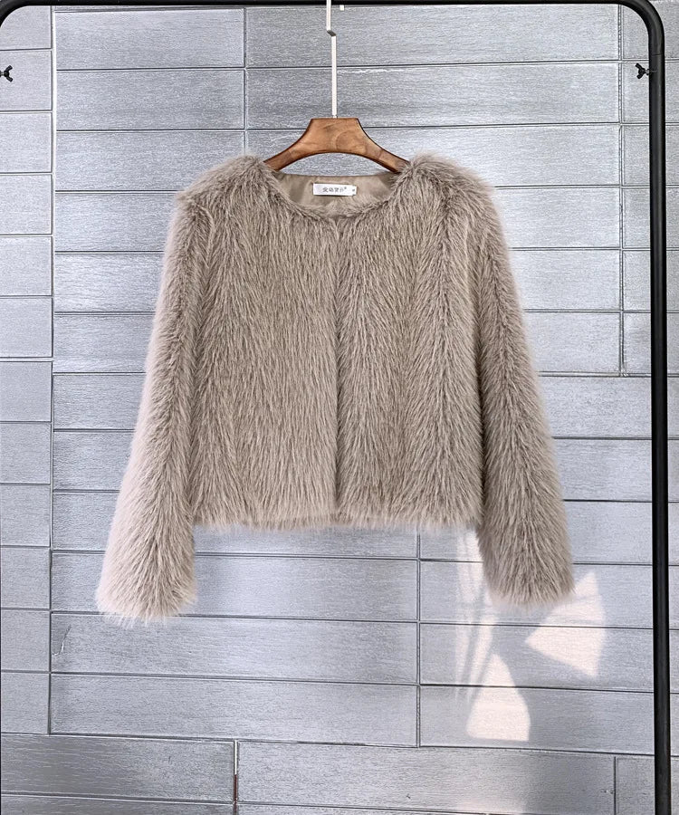 Street-Wave Plush Fur Coat For Women Warm Cozy Glamorous Lamb Fur Lined Luxe Comfort
