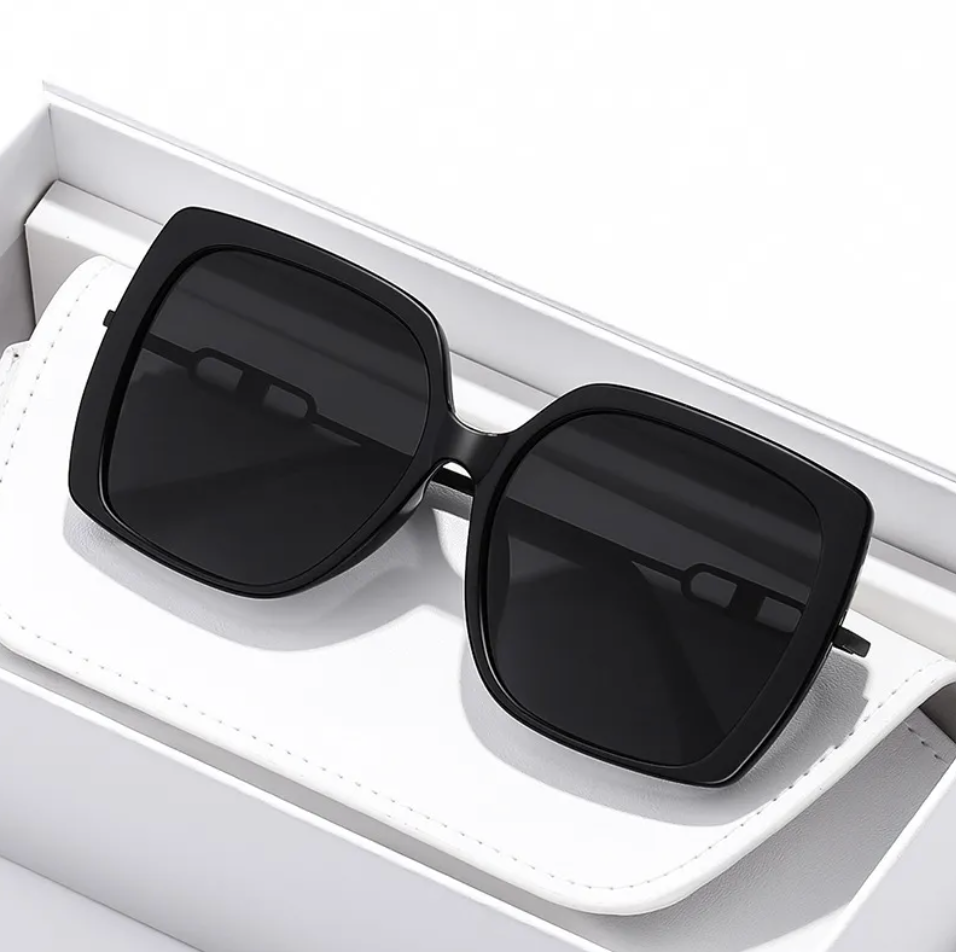 Klassische schwarze Sonnenbrille für Damen - Street-wave
