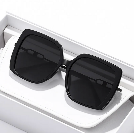 Klassische schwarze Sonnenbrille für Damen - Street-wave