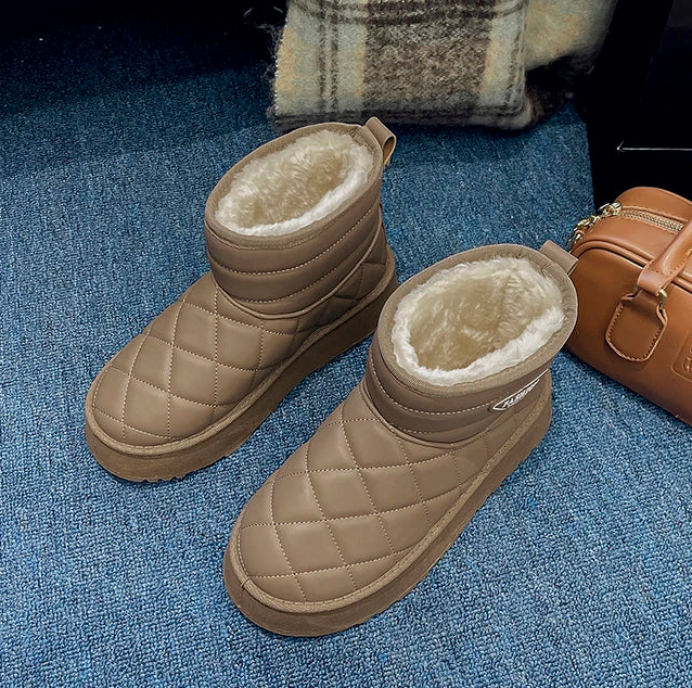 Street-wave Cozy Plush Winter Boots For Women With Insulated Warmth And Durable Quilted Design